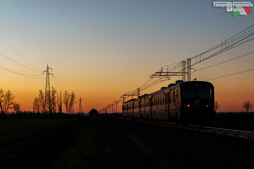 sunset tramonto tn dusk crepuscolo ferrovia treni 582 ale582 trenord