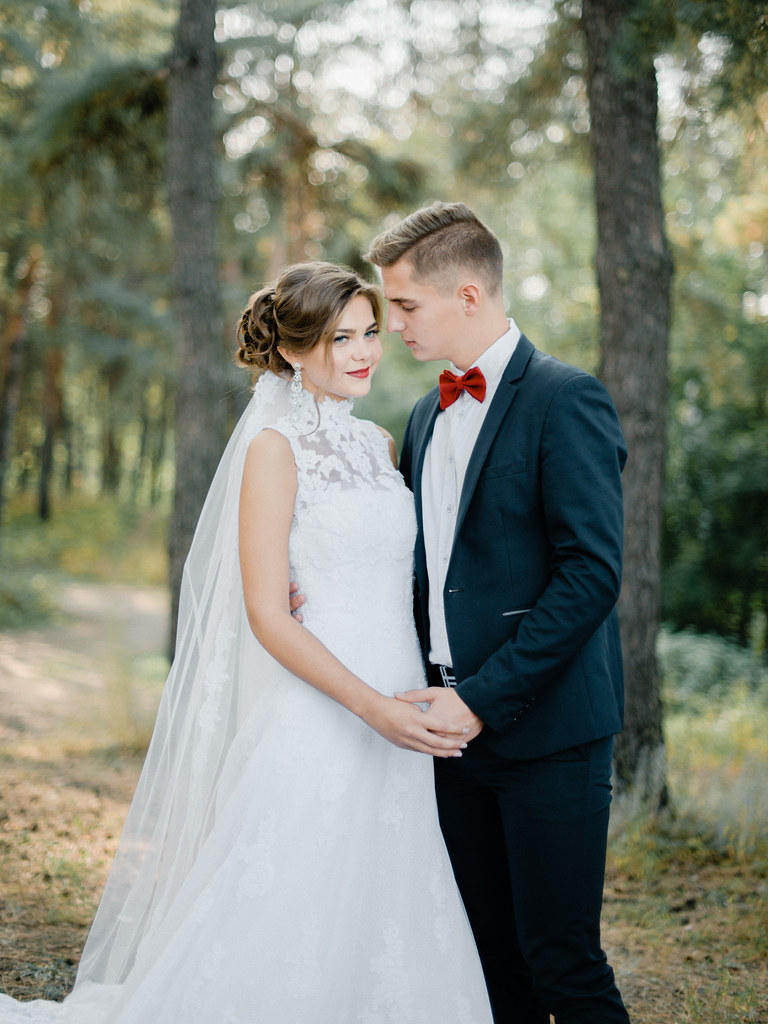 Red bowtie | Enchanted Forest Marsala Wedding Inspiration | fabmood.com #marsala #woodland