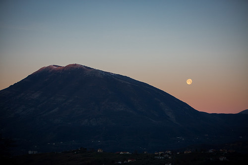 italy moon mountain mountains sunrise landscape dawn alba outdoor luna basilicata montagna lauria coccovello