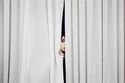 white eye blanco girl self french alone hand minimal curtains safe sure cortinas centered aver uyuyuy