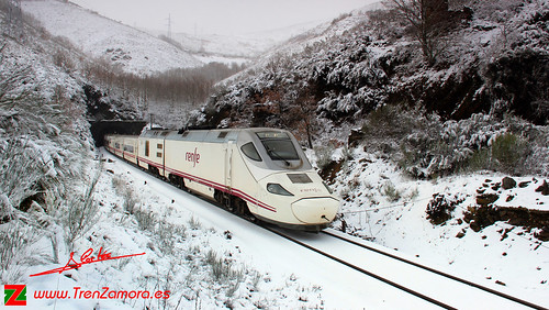 españa tren nieve galicia zamora ferrocarril renfe túnel talgo canda 730 sanabria híbrido adif alvia