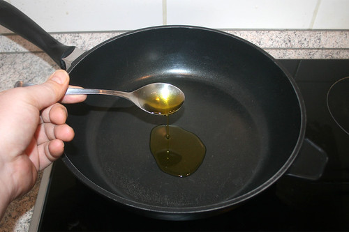 23 - Olivenöl erhitzen / Heat up olive oil