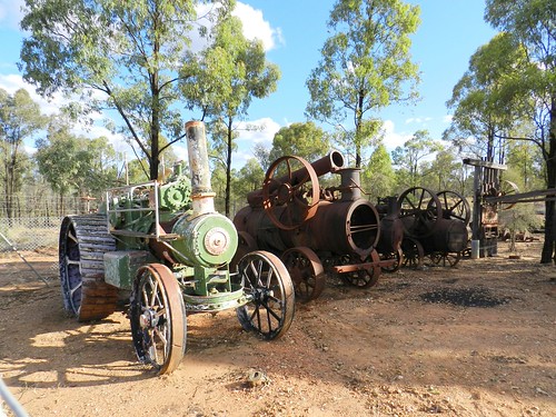 machinery vintage steam tractor loxpix landscape queensland clermont australia historical loxwerx