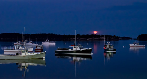moon harbor maine fullmoon moonrise bluehour stonington lobsterboats