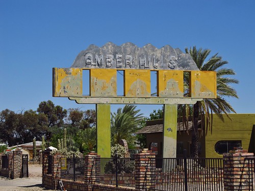 arizona sign neon motel roadtrip neonsign us60 harcuvar amberhillsmotel fadingamerica