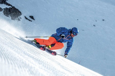 Sportovní lyže na sjezdovku: ostré, ale něžné