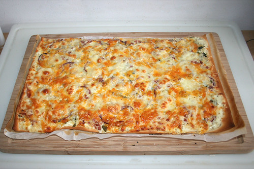 23 - Ramson bacon pizza - Finished baking / Bärlauch-Schinken-Pizza - Fertig gebacken