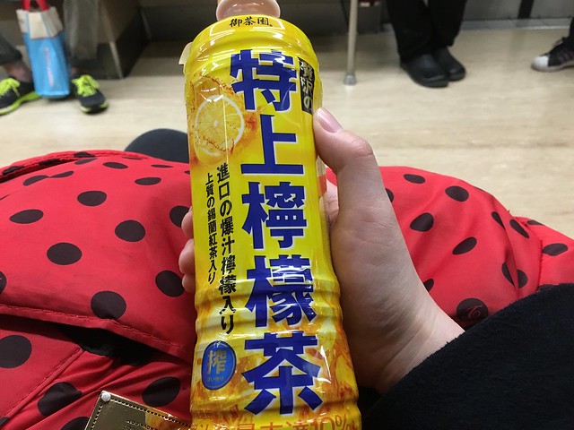 克勞蒂亞小姐推薦的特上檸檬茶，強調「爆汁檸檬」，檸檬酸香風味明顯，很宜夏啊＠2016台北國際嬰兒與孕媽咪用品展