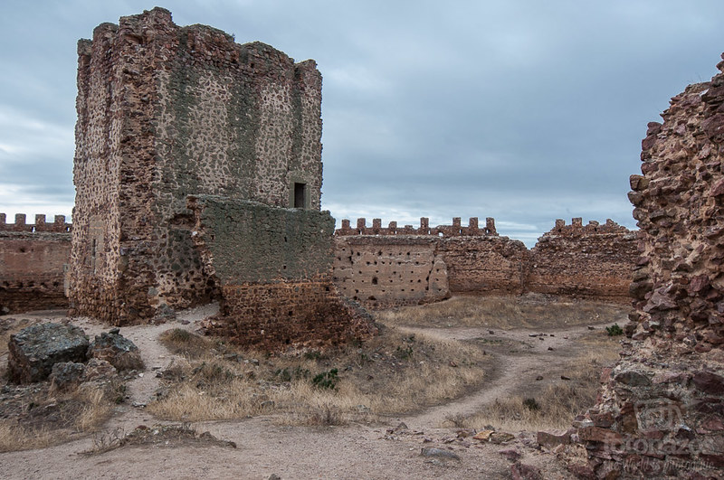 Castillo de Almonacid de Toledo, más info en http://www.fotonazos.e