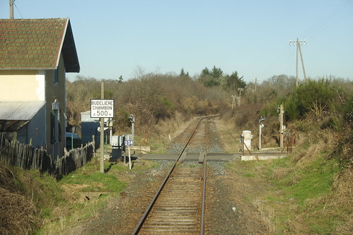 france track trains disused railways sncf levelcrossing passageàniveau lostlines lignedebourgesàmiécaze budelièrechambon