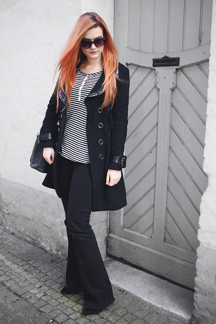 Flare jeans strped top and trench coat