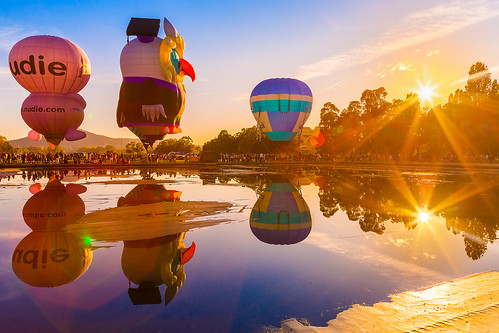 autumn color colour fall sunrise canon eos balloon flight australia canberra colourful fullframe dslr hotairballoons canoneos act downunder towering oldparliamenthouse australiancapitalterritory canon24105mml autumndownunder canon6d hotairfballoon