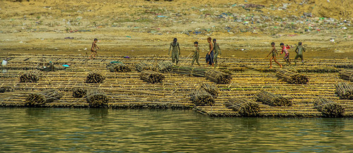 ayeyarwadyriver myanmarburma bamboo raft russellscottimages