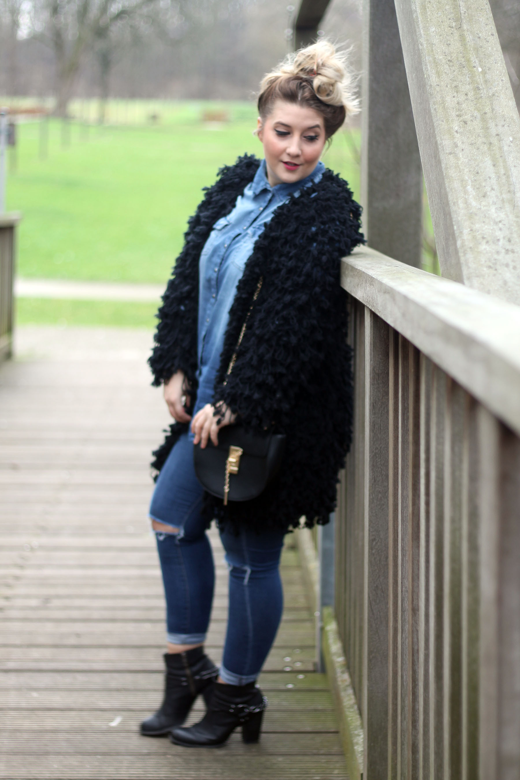 outfit-modeblog-fashionblog-look-style-jeans-jeanshemd-felljacke