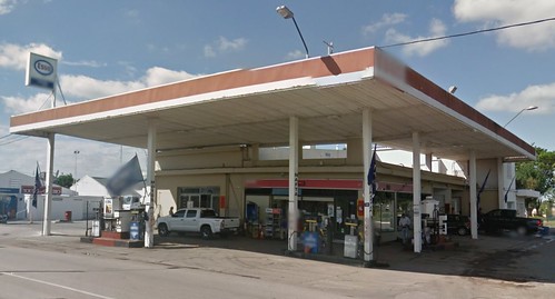 uruguay young gasstation esso exxon petrolstation gasolinera fillingstation exxonmobil estacióndeservicio