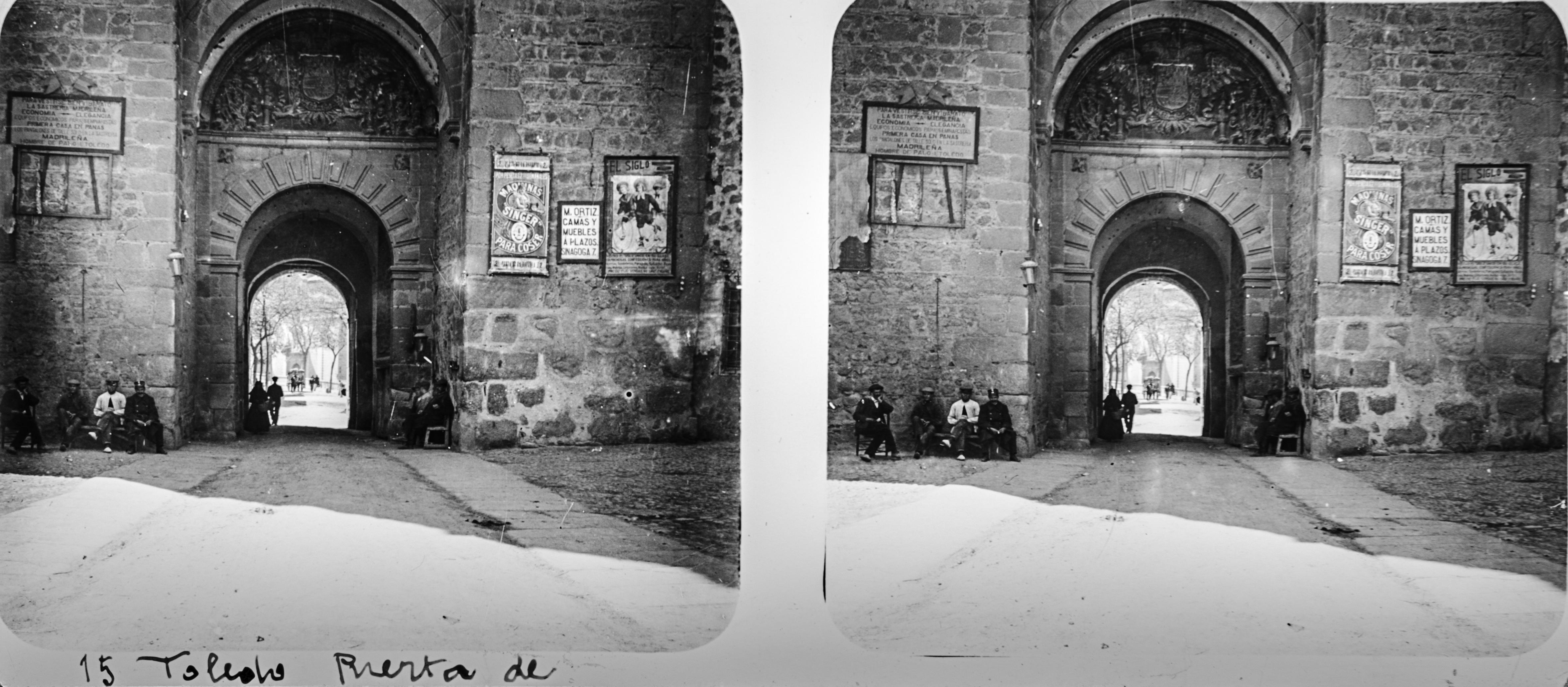 Plaza de Armas de la Puerta de Bisagra hacia 1910. Fotografía de Francisco Rodríguez Avial © Herederos de Francisco Rodríguez Avial