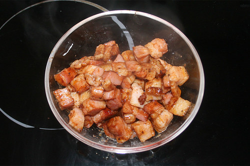 29 - Bauchfleisch bei Seite stellen / Remove pork belly