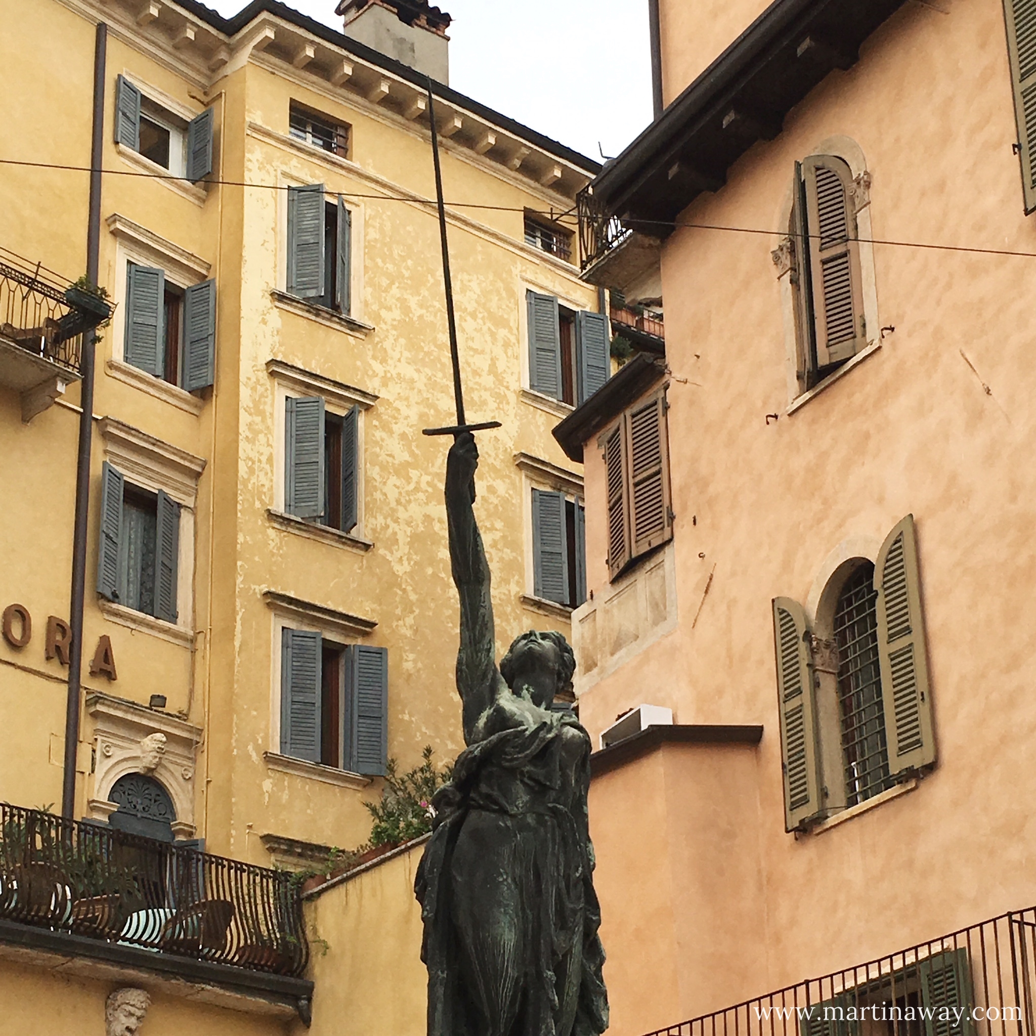 La statua di Piazza Erbe.