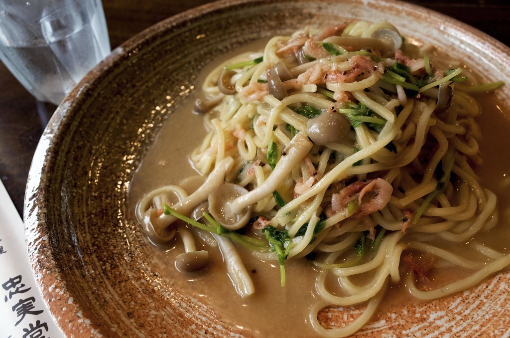 Noodles with Japanese sakura shrimp / 豆苗と桜海老の和えそば / 忠実堂 (千葉県船橋市)