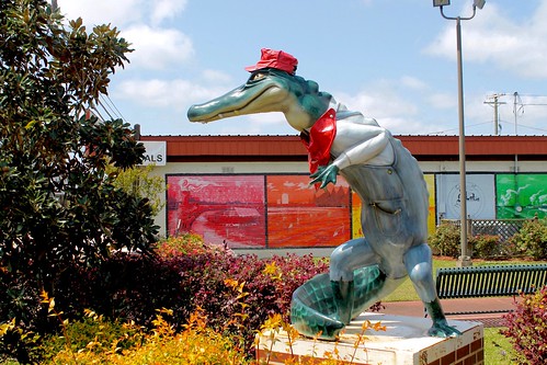 sculpture art statue louisiana alligator anthropomorphic dequincy