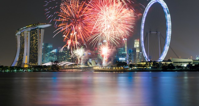 Singapore Fireworks : Prasit Rodphan : Shutterstock