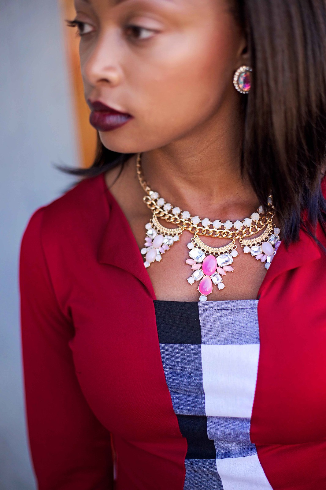 how to wear a statement necklace