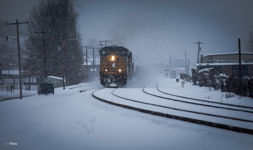 railroad blue winter snow us unitedstates pennsylvania snowstorm trains bluehour csx westnewton csxt q137 csxpittsburghsub csxq137 csxt5474