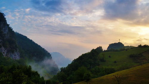 sunset mountain nature misty fog haze top serbia foggy dreamy hazy vague srbija planina serbien sokograd sokolskaplanina rozanj
