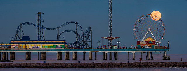 Moonrise at the Pier