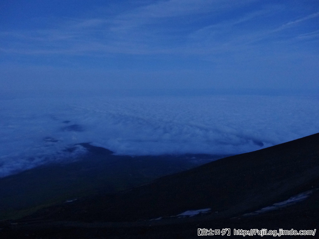 富士山に地震雲？