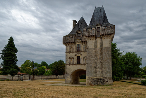 castle château châtelet matha charentemaritime