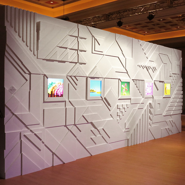 Instagram @ CES 2016 : Shadovvs 3D Mosaic Walls.