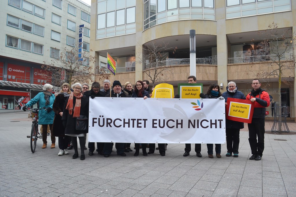 Pforzheim: Gegendemo zur Kundgebung gegen die Asylpolitik - 28.02.2016