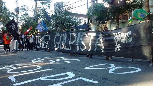 Manifestantes estiverem na casa do vice-presidente, em Alto de Pinheiros, São Paulo (SP) - Créditos: Levante Popular da Juventude