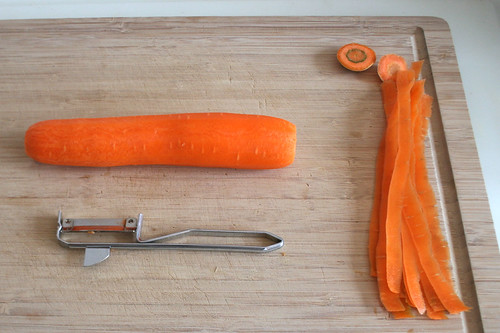 10 - Möhre schälen / Peel carrot