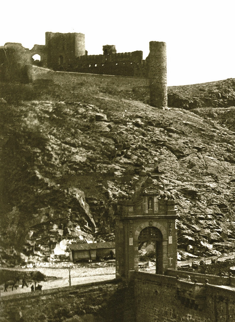 Puente de Alcántara y Castillo de San Servando hacia 1903. Fotografía de Serafín Mainou © Colección de Juan Modolell