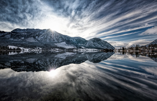 blue winter light panorama white mountain lake snow alps cold reflection nature sunrise landscape austria österreich outdoor hiking dramatic alpen ultrawide grundlsee