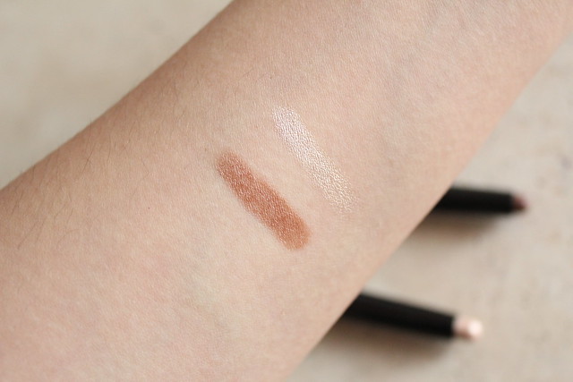 Burberry Face Contour Pen in Medium and Fresh Glow Highlighting Luminous Pen in Nude Radiance review and swatch