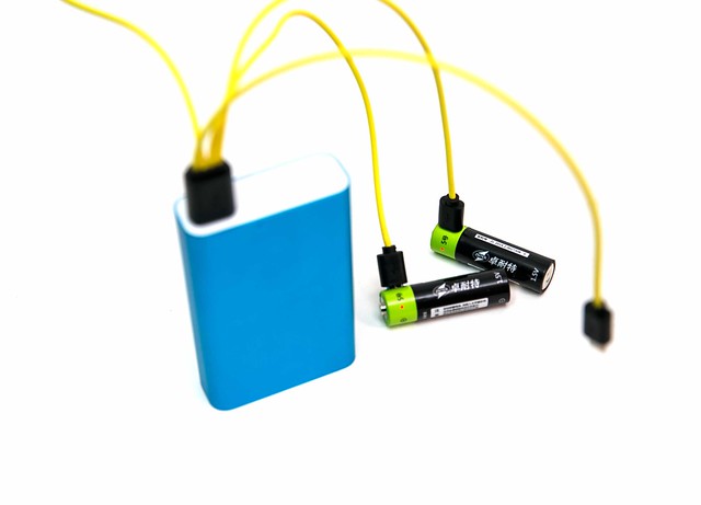 [小物] AA 三號電池相容的 1.5V 鋰電池，MicroUSB 直接充電 @3C 達人廖阿輝