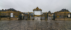 Entrance to Versailles and its Royal Fence restored in 2009 - Photo of Ville-d'Avray