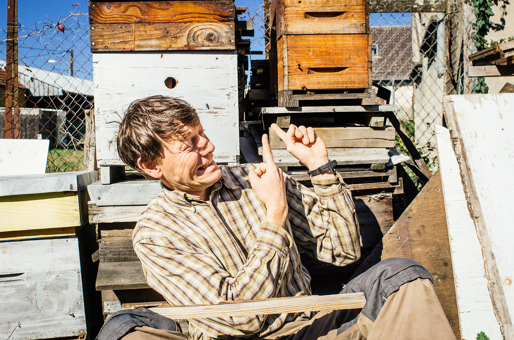 Boris, apiculteur à Neuvy-sur-barangeon et ses abeilles