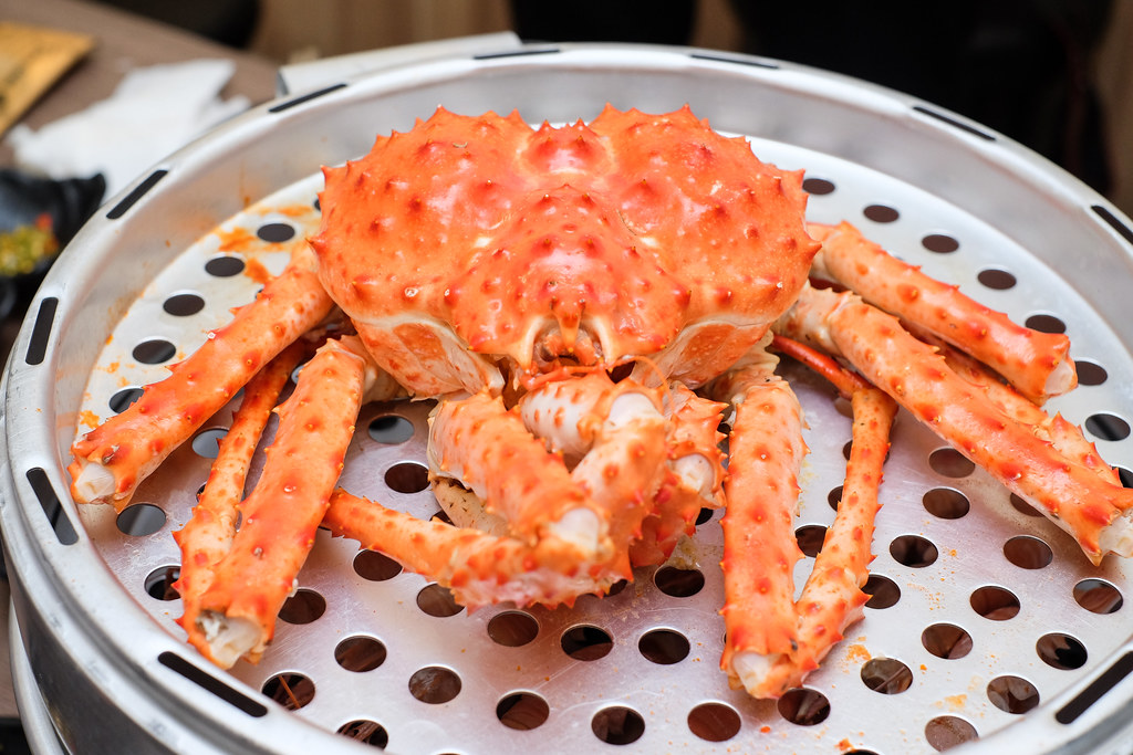 Captain K Seafood Tower's Alaskan crabs