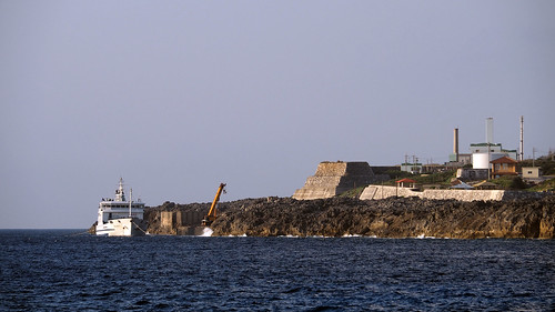 port island ship okinawa 沖縄 daito 港 船 南大東島 だいとう 塩屋プール