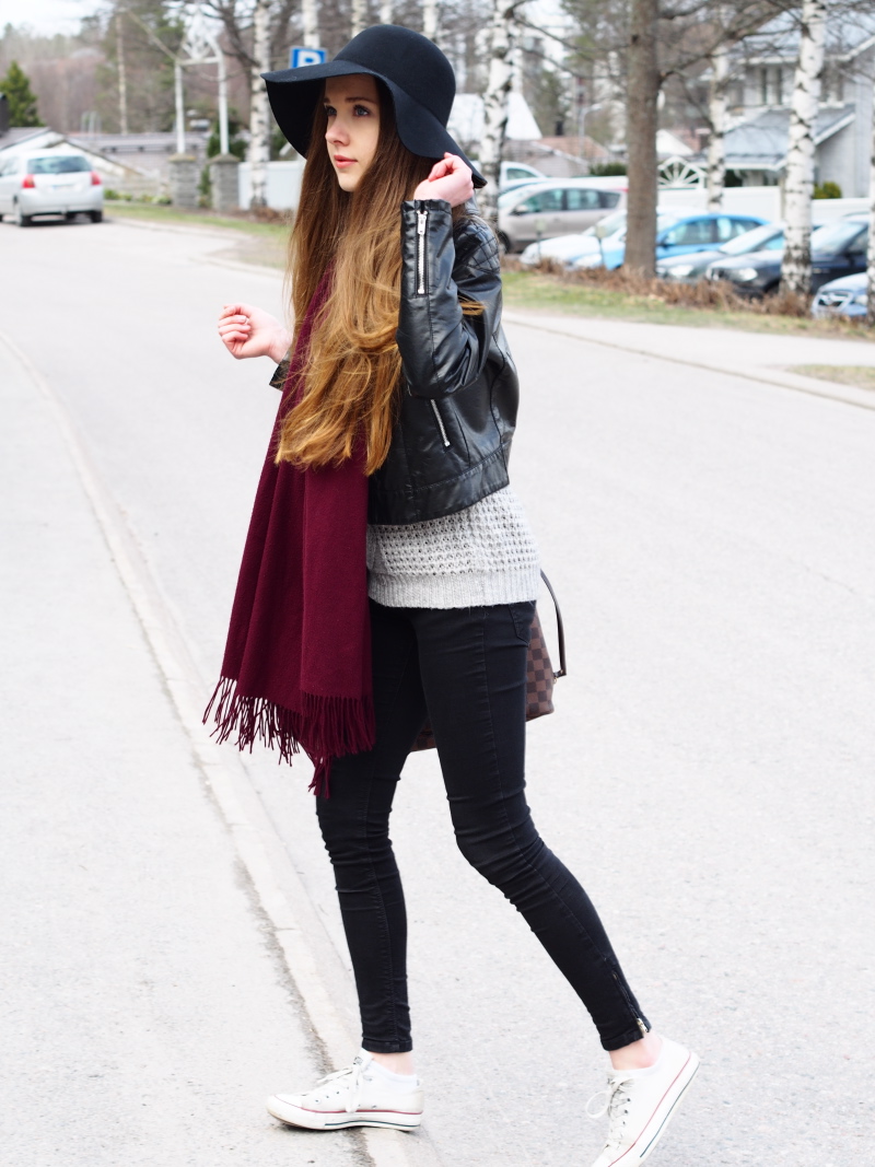 Sweater, skinny jeans, leather jacket, floppy hat, Converse shoes, Neverfull bag and coral lips to brighten up the face