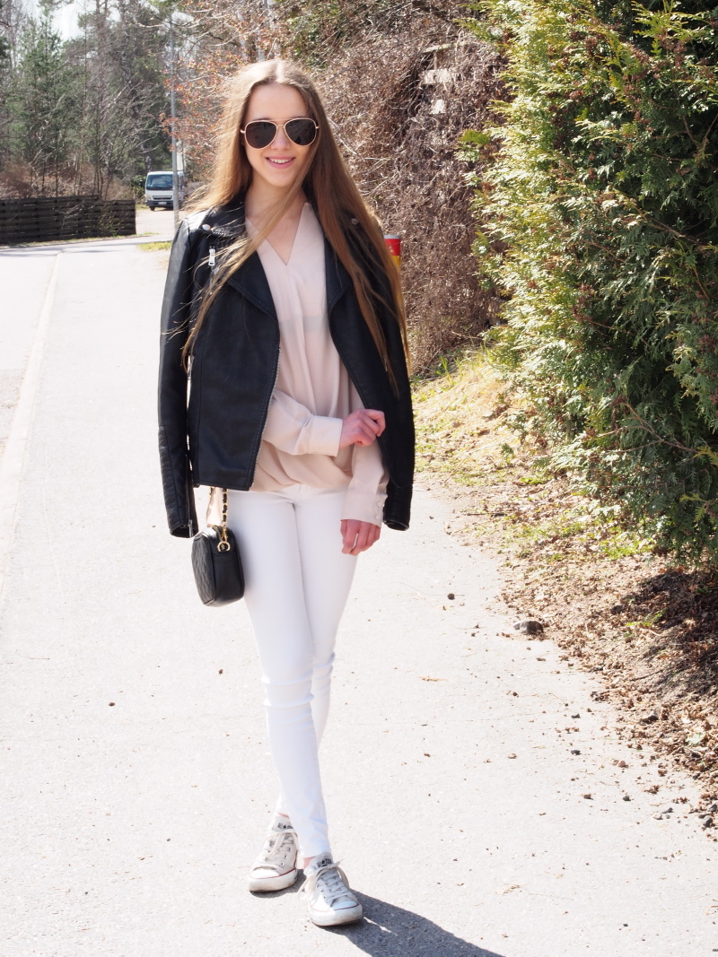 Spring outfit in light neutral tones