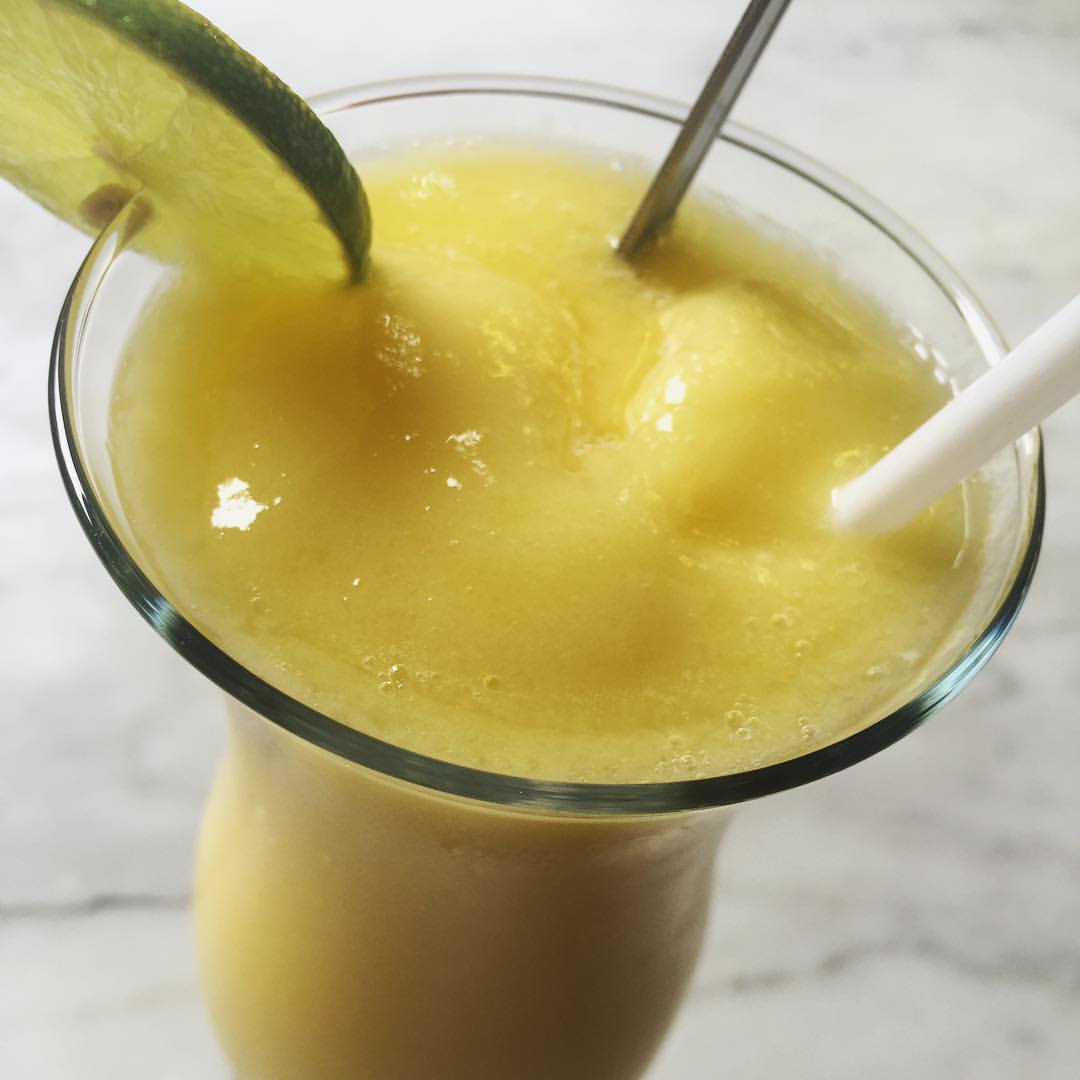 In Thailand, we always have these yummy mango smoothies for breakfast. And for dessert. And for refreshment and for a snack. And... Wish we could go back! #thailand #thaimaa #mangosmoothie #mango #smoothie #freshfruit #amazingthailand #discoverthainess #l