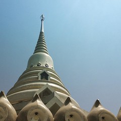 ไหว้พระบรมสารีริกธาตุ ณ พระบรมธาตุเจดีย์ - Prière aux Sariras #priere #sarira #pagode #templethai #sattahip