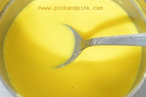 Apple Custard Pudding Recipe - Mix vanilla custard powder with milk