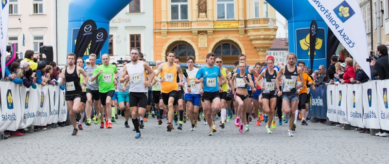 RunTour nezklamala, v Českých Budějovicích bavila a rozběhla 1 400 běžců