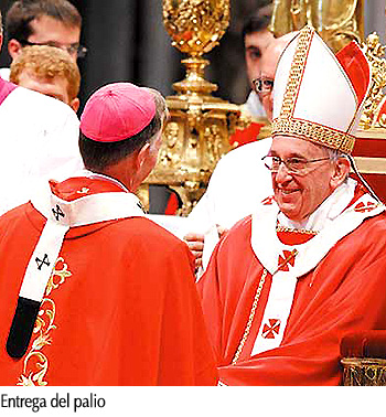 Papa entrega palio a Arzobispo